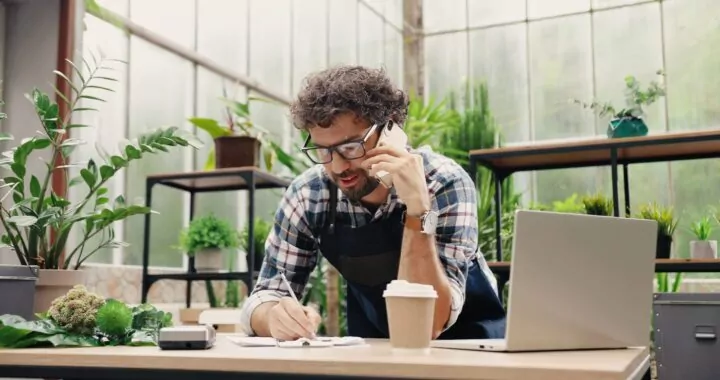 businessman talking on smartphone with perfect internet